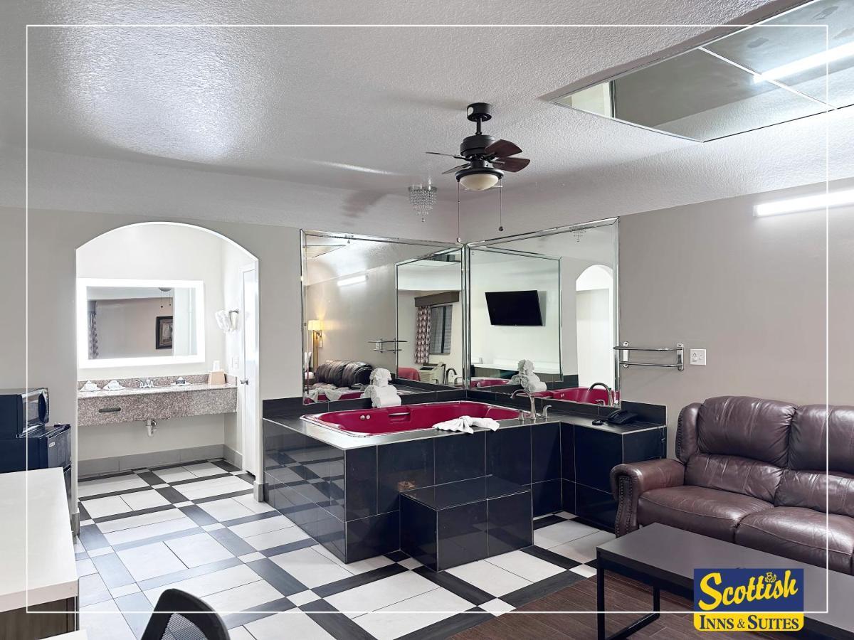 Scottish Inn & Suites Sam Houston Parkway Extérieur photo