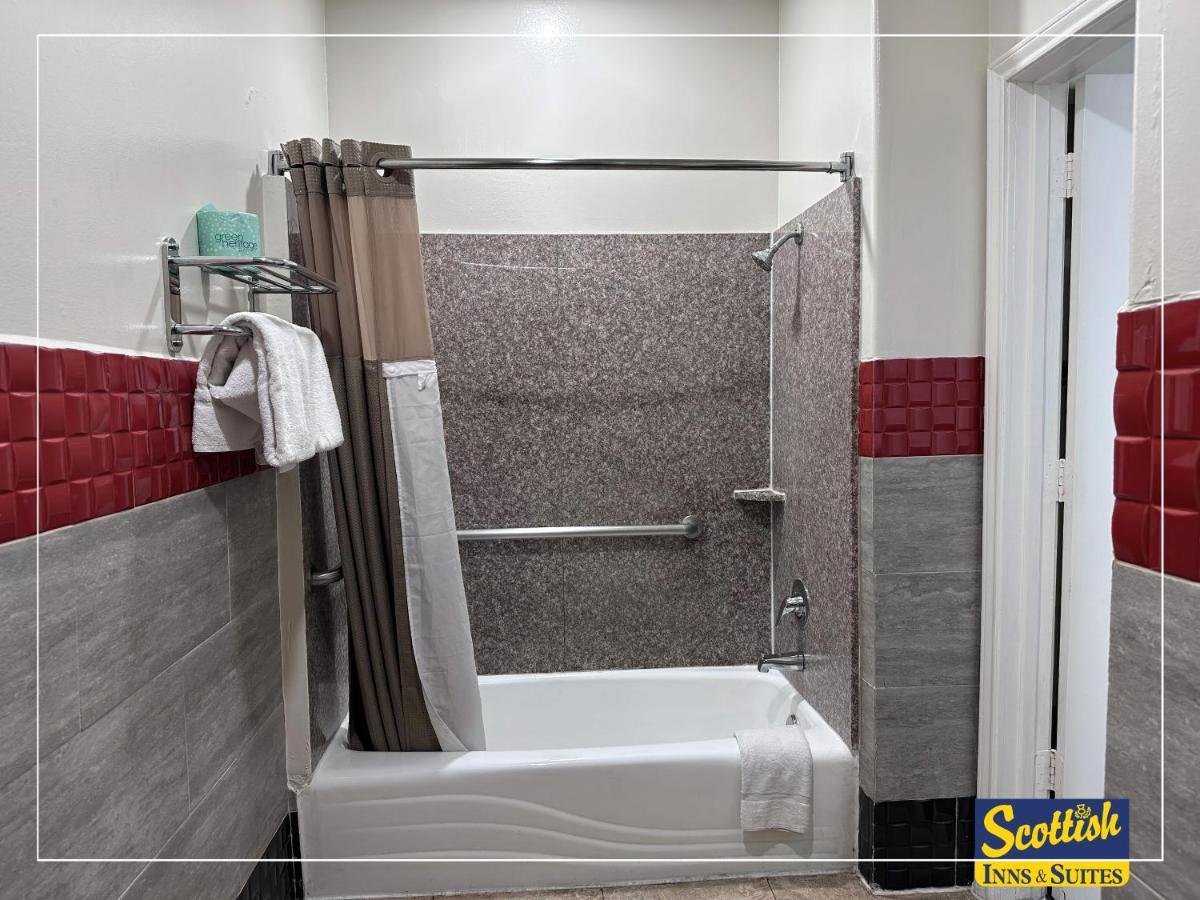Scottish Inn & Suites Sam Houston Parkway Extérieur photo