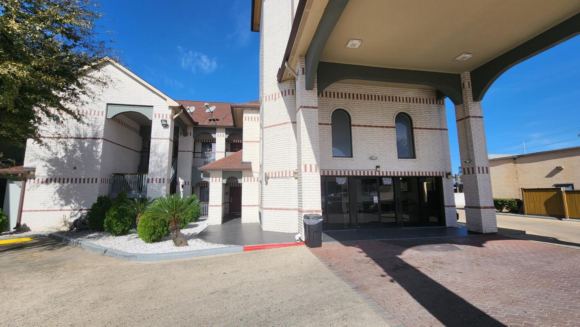 Scottish Inn & Suites Sam Houston Parkway Extérieur photo